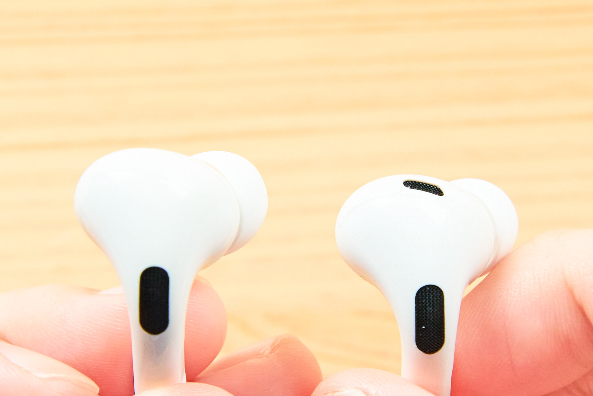 AirPods Pro第一世代と第二世代のイヤフォンのセンサーを比較