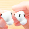 AirPods Pro第一世代と第二世代のイヤフォンを上から比較