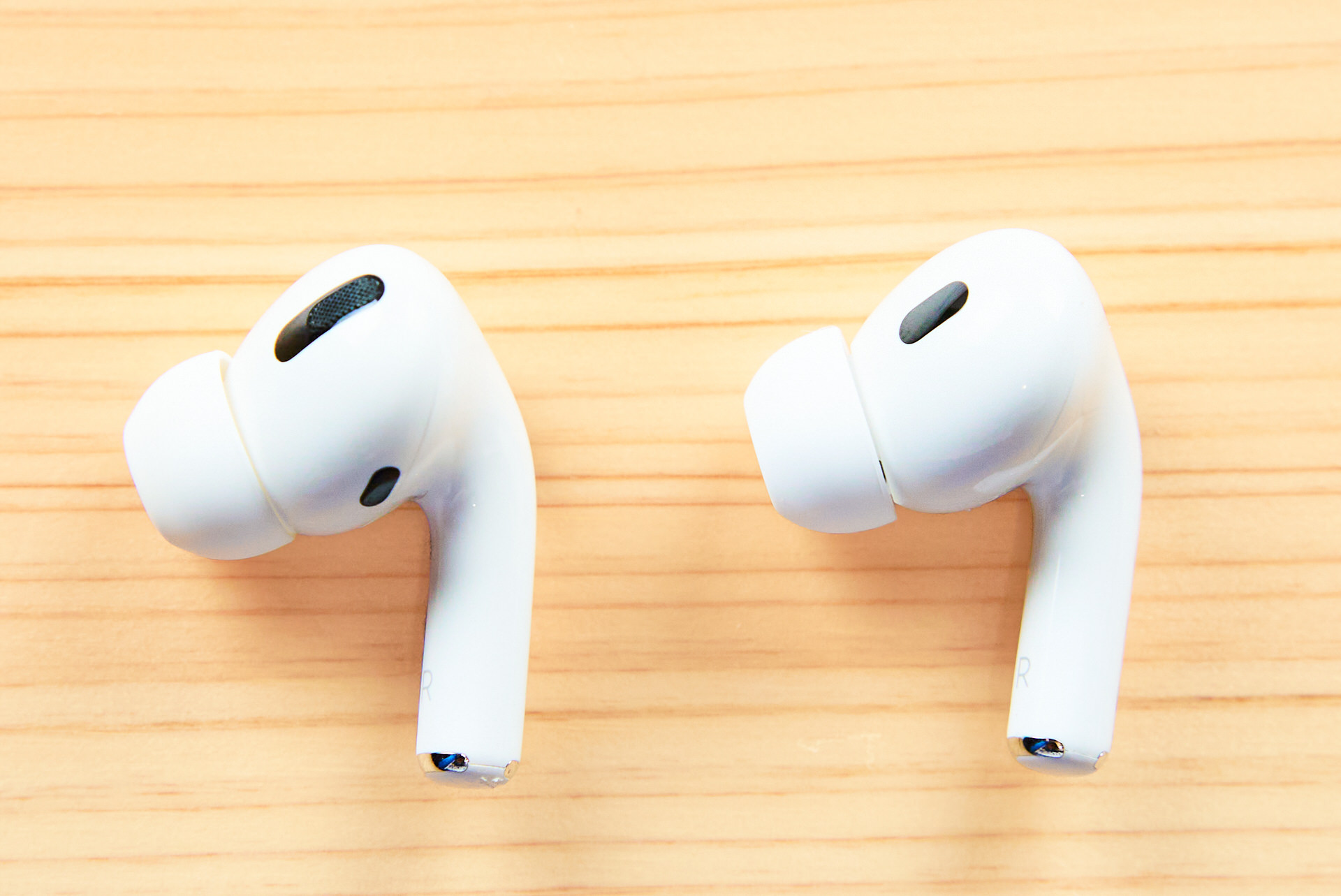 AirPods Pro第一世代と第二世代のイヤフォンを比較