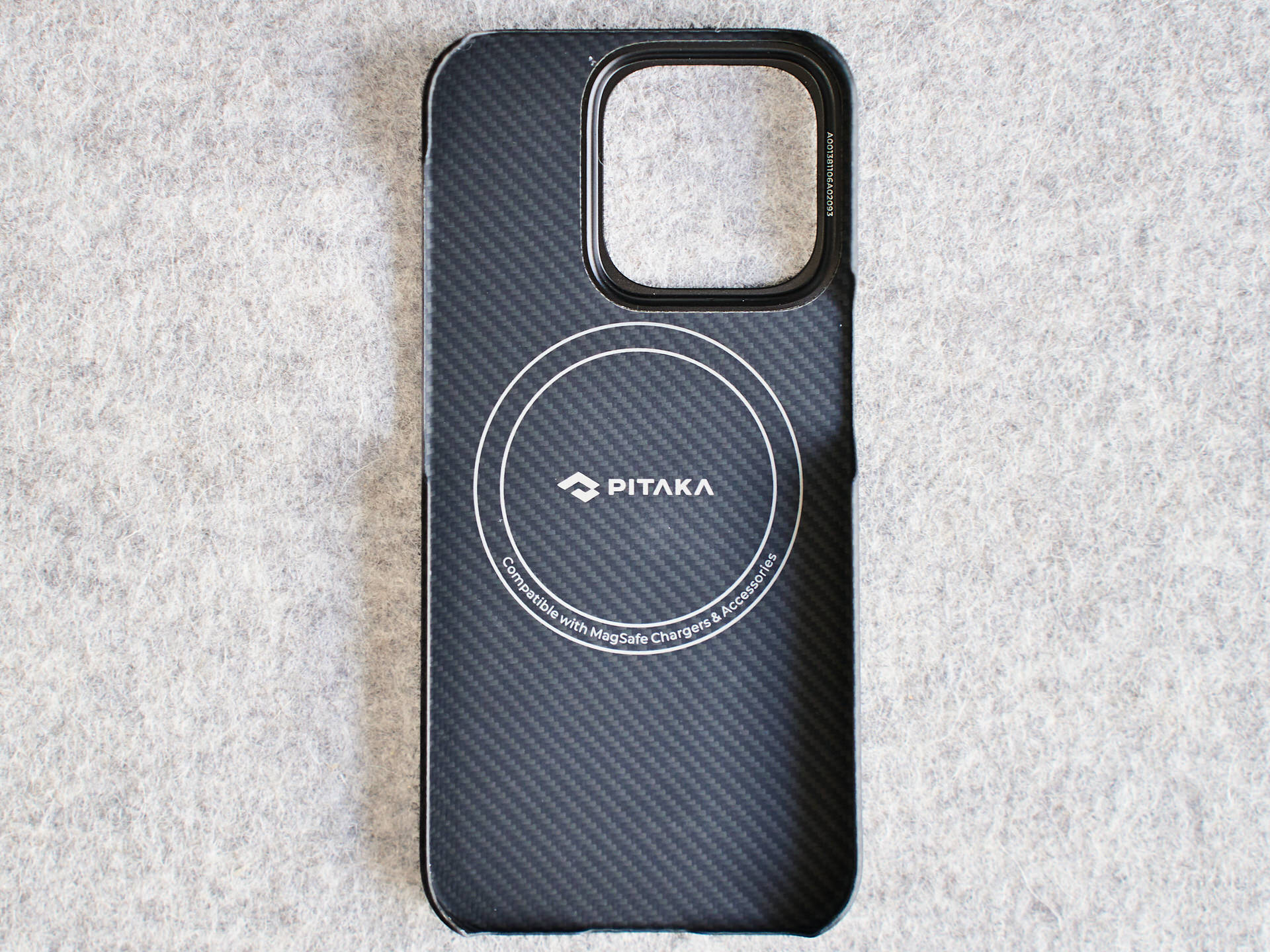 PitakaのiPhone 15 Proのケース 装着面