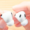 AirPods Pro第一世代と第二世代のイヤフォンを上から比較